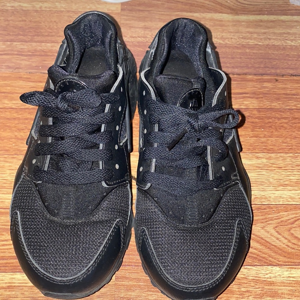 Nike Huarache black sneakers